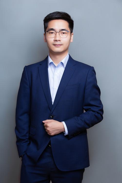 魏华 导演 & 创意总监